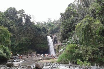 Tegenungan waterfall